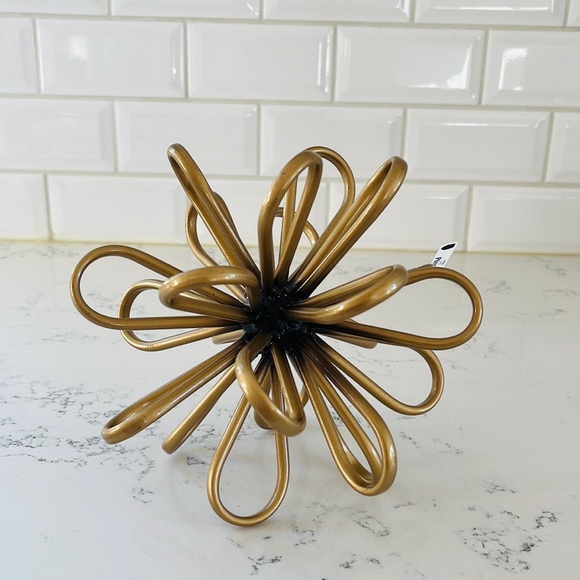 Pier 1 Gold Metal Large Loop Figurine - Picture 5 of 10